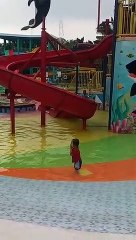 Asyik Renang dengan teman teman