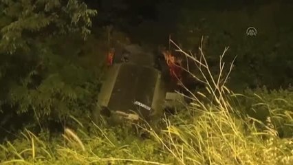 Beşiktaş'ta devrilen otomobildeki 2 kişi yaralandı