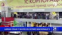 Entre largas colas y selfies: Ciudadanos de Moscú despiden a McDonald's por su último día en Rusia