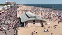 (DRONE) NEW YORK - Sıcak havayı fırsat bilen ABD'liler plajları doldurdu