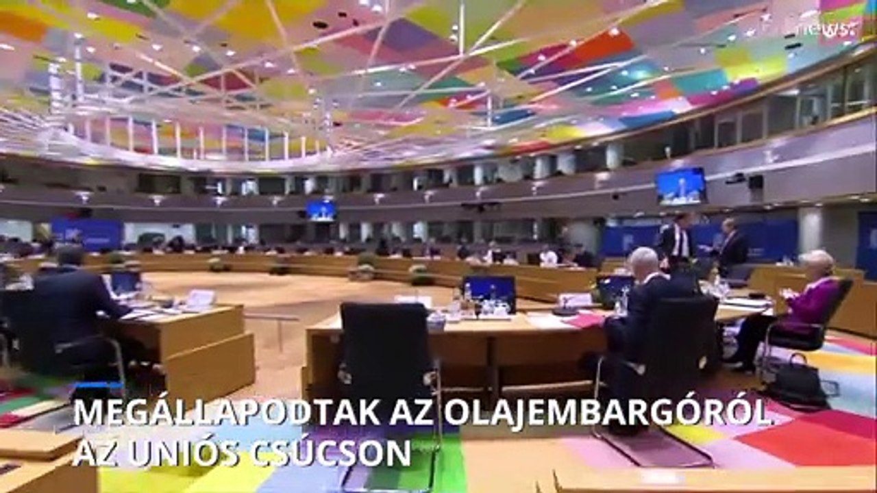 Megállapodás született az uniós csúcson, kiiktatják az orosz olajimport egy részét