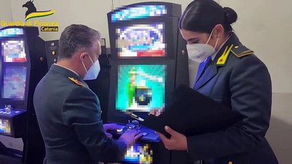 Percepivano il Reddito, ma giocavano grosse somme on line: 21 denunciati nel Catanese