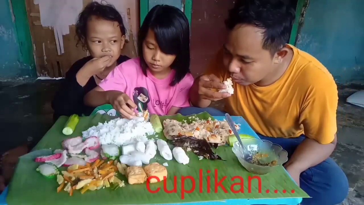 Mukbang amatir..