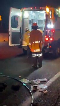 #EnVivo Camioneta volcada sobre carretera a Saltillo, dos personas resultaron lesionadas