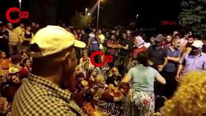 Lise öğrencisi 2 çocuk kayboldu, aile ve mahalle sakinleri karakol önünde toplandı