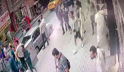 Korsan taksiye parasını vermeden kaçan şahıslar ortalığı karıştırdı! Meydan savaşı kamerada