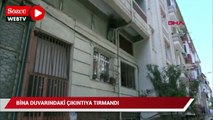 Sultangazi’de bina duvarındaki çıkıntıya tırmanan şüpheli böyle indirildi