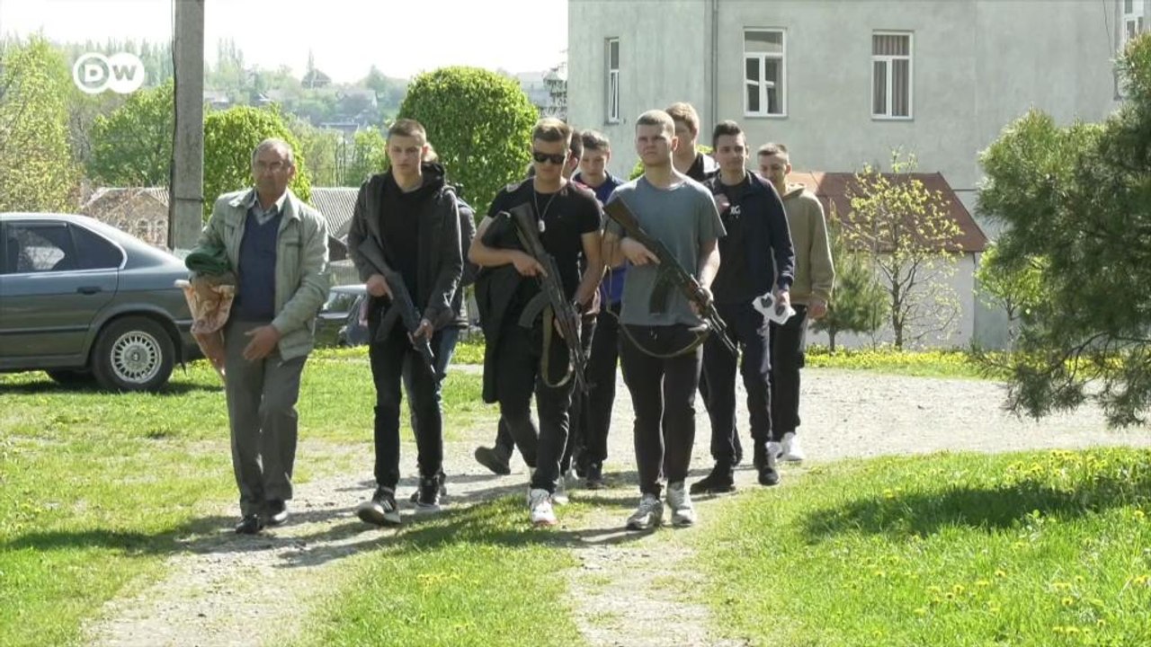 Ukraine: Kalaschnikow-Unterricht in Schulen