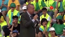 Atatürk Havalimanı Millet Bahçesi’ndeki törende gülümseten detay! Kameradan Erdoğan’ın elini sıkmaya çalışan çocuk olay oldu