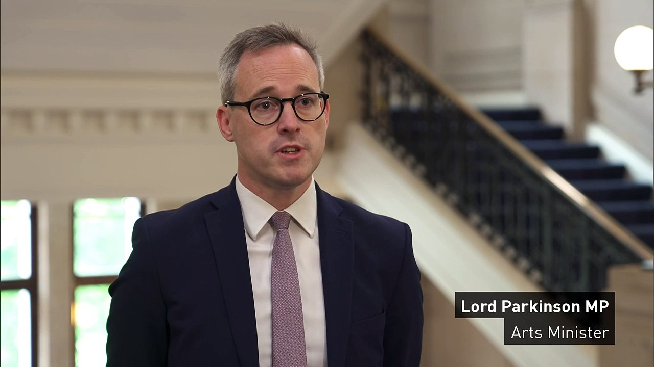 Minister urges travel industry to prepare for peak periods