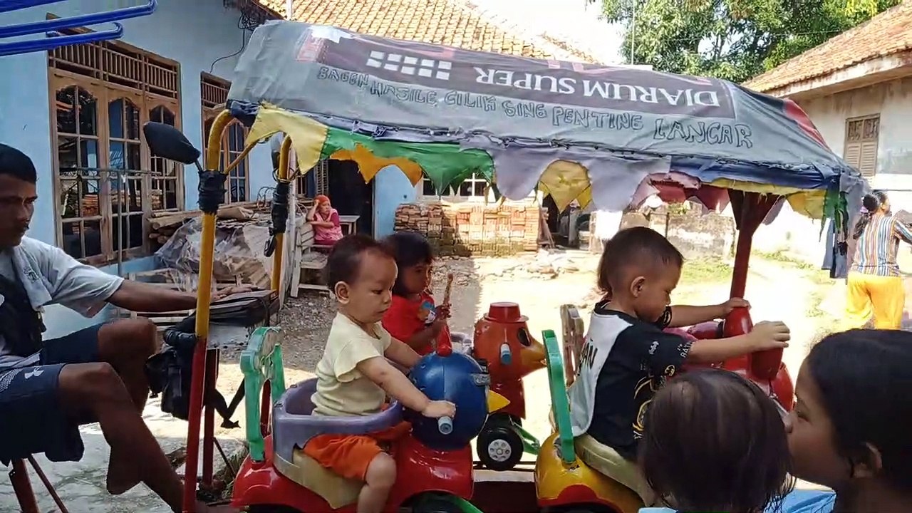 Funny Kids Go On Odong Odong