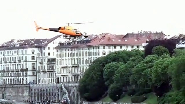 Fast and Furious a Torino: ai Murazzi le auto dei carabinieri volano in aria come fuscelli