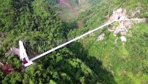 Vietnam, una passeggiata col brivido: apre al pubblico il ponte di vetro più lungo del mondo