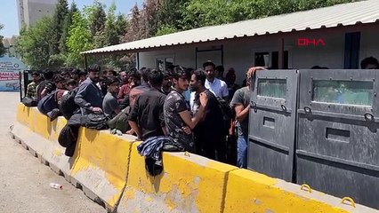 KÜTAHYA'DA KAMYON KASASINDA 92 KAÇAK YAKALANDI