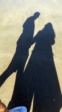 Karine Ferri et son mari Yoann Gourcuff se baladent en amoureux. @ Instagram / Karine Ferri