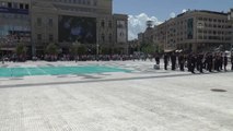 Kuzey Makedonya ve Norveç askeri kıta ve bandoları, Üsküp'te gösteri düzenledi
