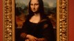 Mona Lisa wird von einem als alte Dame verkleideten Mann mit einer Torte attackiert!