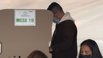 Los colombianos acuden a las urnas para elegir a su nuevo presidente