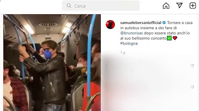 Bersani sul bus a Bologna dopo il concerto di Brunori Sas