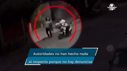 Exhiben a acosador en moto que manosea a mujeres en calles de Ecatepec