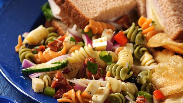 How to Make Pasta Salad with Homemade Dressing