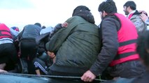 Migrants: liesse et angoisse de quitter les côtes françaises pour l'Angleterre