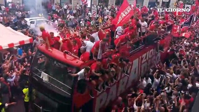 Monza in serie A, il pullman scoperto nelle vie del centro città