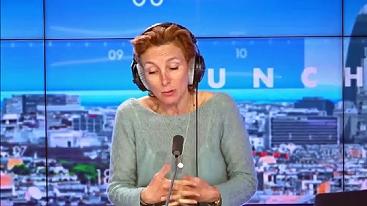 Emmanuel Macron au chevet des soins d'urgence dans un centre hospitalier à Cherbourg