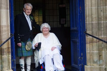 مسنان يقرران الزواج بعد 60 عاما من الارتباط