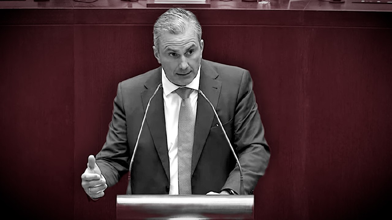 PP y Vox votan a favor para que Más Madrid retire la bandera LGTBI del Ayuntamiento