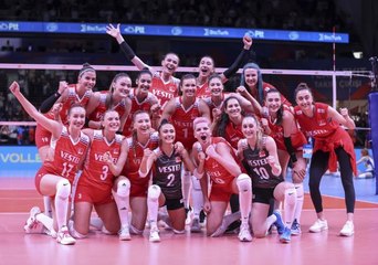A Milli Kadın Voleybol Takımı müthiş başladı! İtalya'yı darmadağın ettik
