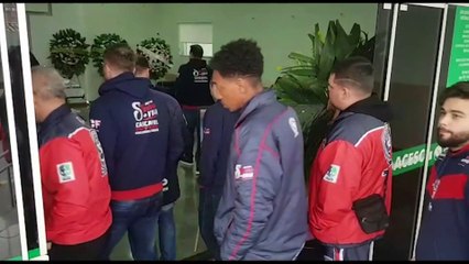 Integrantes do Cascavel Futsal realizam homenagens de despedida ao Mangaba