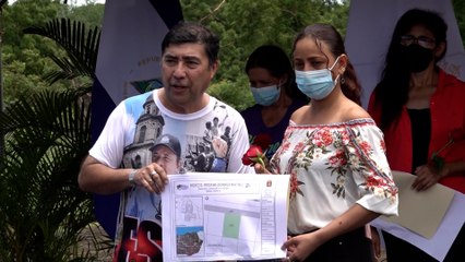 Celebran a las madres con entrega de lotes en Villa Esperanza