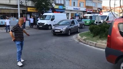 Otomobilin çarptığı motosiklet sürücüsü yaralandı