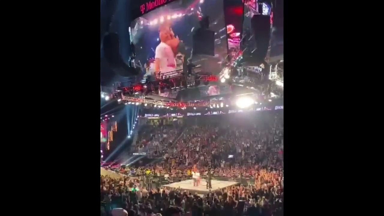 File:Elton John @ Allstate Arena, Chicago 11-30-2013 (11261334253).jpg -  Wikimedia Commons, image size:1280x720