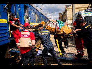 Russians Ukrainians fight block by block in eastern city