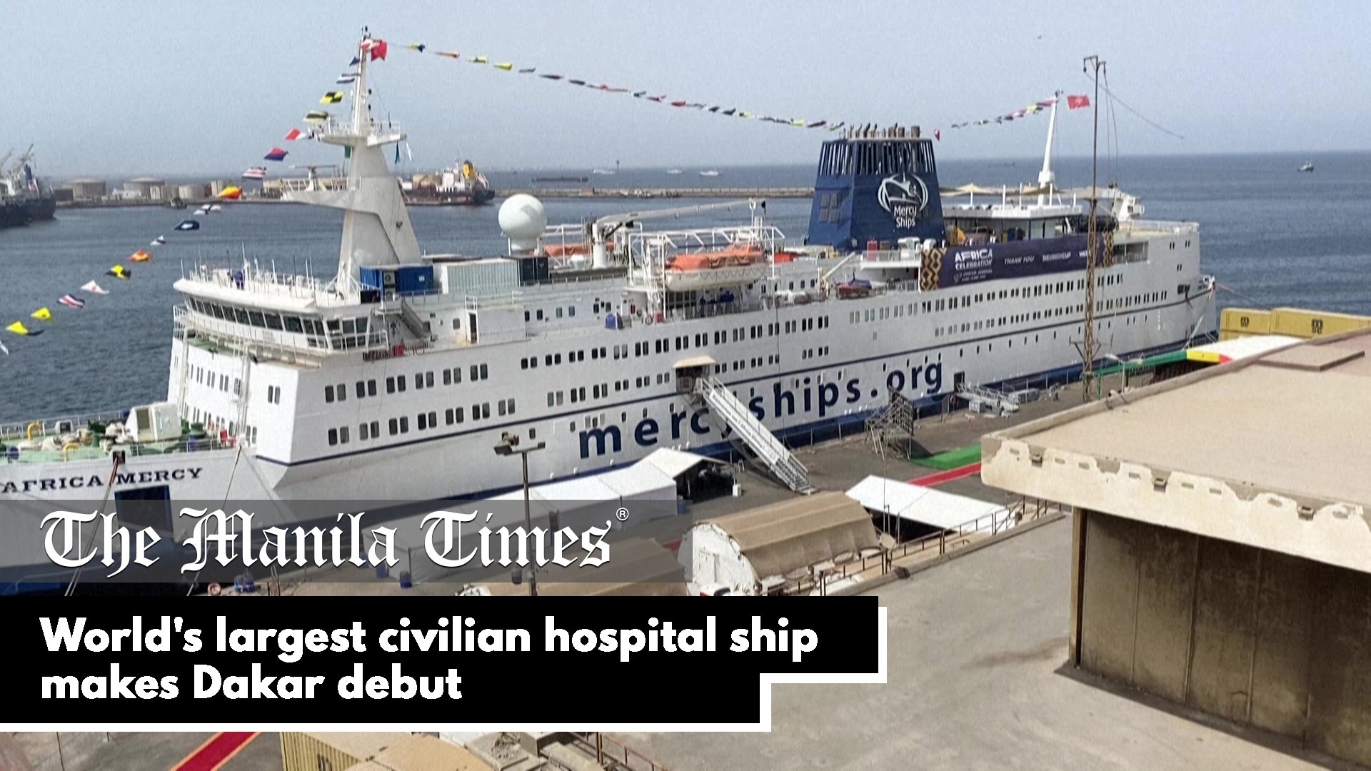 ⁣World's largest civilian hospital ship makes Dakar debut