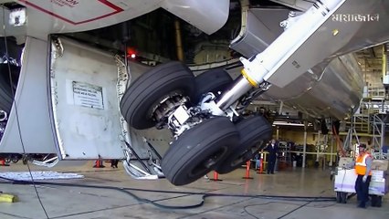 কী হবে যদি লুকিয়ে বিমানের ল্যান্ডিং গিয়ারে ভ্রমন করেন? Audvut Bangla