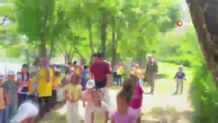 Kaymakam Vural, çocuklarla birlikte çuval yarışı yaptı