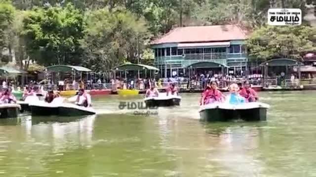 களைகட்டிய ஏற்காடு கோடை விழா; படகு சவாரி செய்து சுற்றுலா பயணிகள் உற்சாகம்!