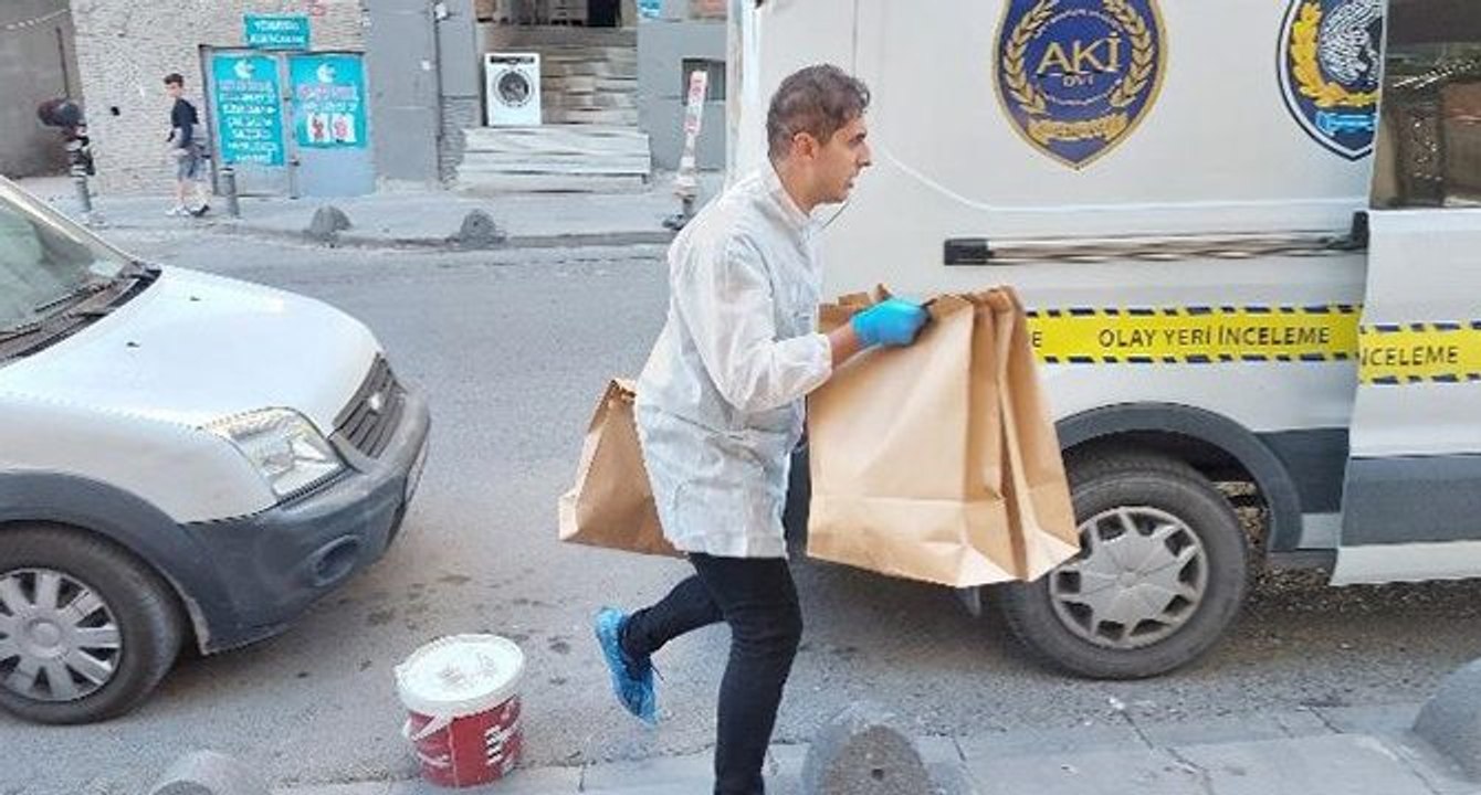 Filmleri aratmayan olay: Kuyumcu aracından ‘9 kilo altın’ yağmaladılar