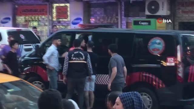 Sultanbeyli'de telefoncuda kıza taciz iddiası, mahalleyi ayağa kaldırdı