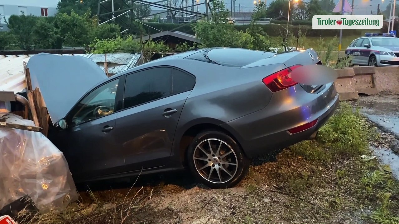 29-Jähriger krachte mit Auto in Schrebergartenhaus in Wörgl