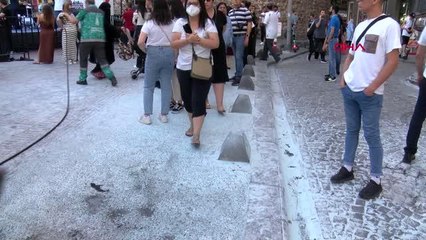 GALATA'DA KENDİNİ ATEŞE VEREREK İNTİHAR GİRİŞİMİNDE BULUNDU