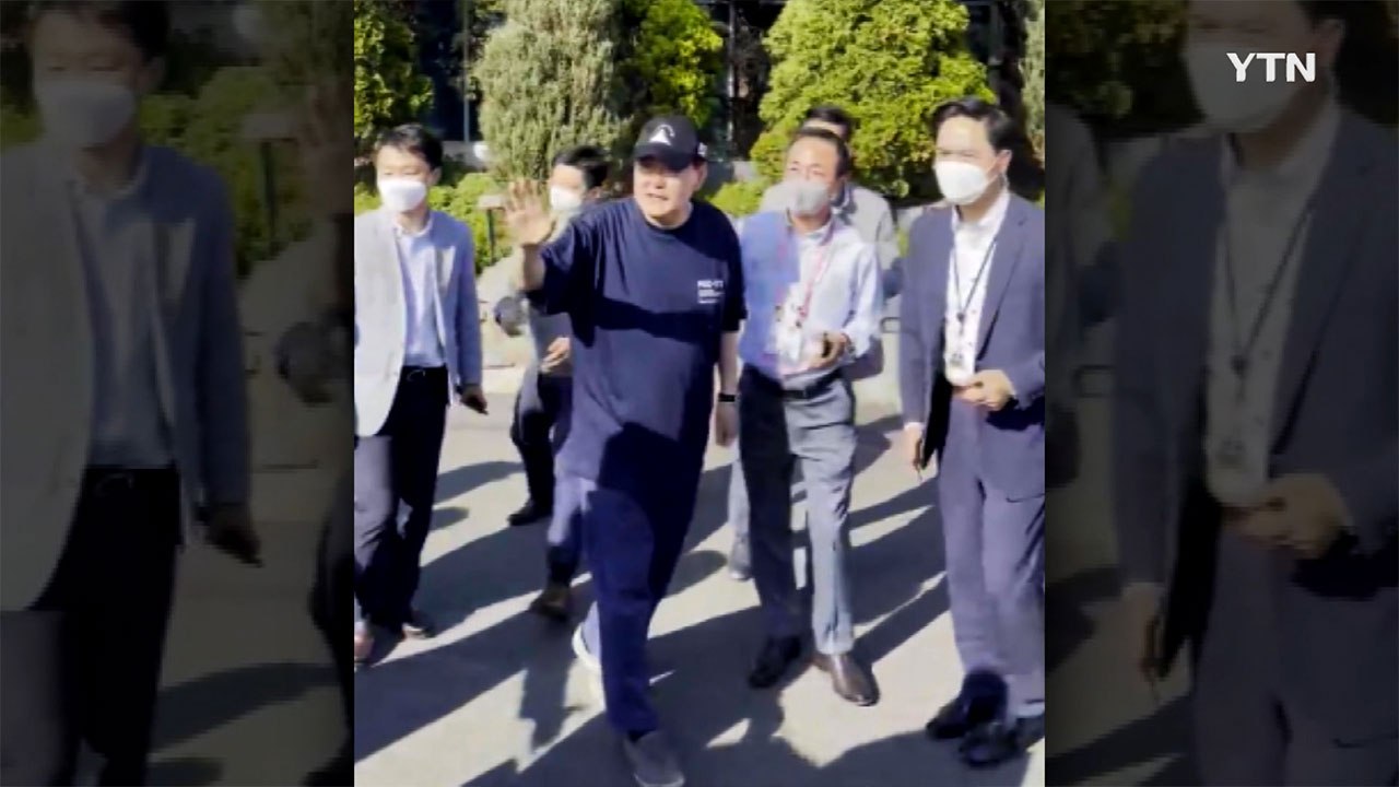 [단독] 윤 대통령, 오늘 청와대 '깜짝 방문'...천안함 모자·티셔츠 차림 / YTN