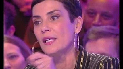 Cristina Cordula mal dans sa peau : L'animatrice balance sur ses complexes... "J'aimais p@s mes fess