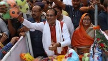 इंदौरियों की दरियादिली, CM Shivraj के आह्वान पर जुटाए इतने खिलौने कि ट्रक कम पड़ गए!