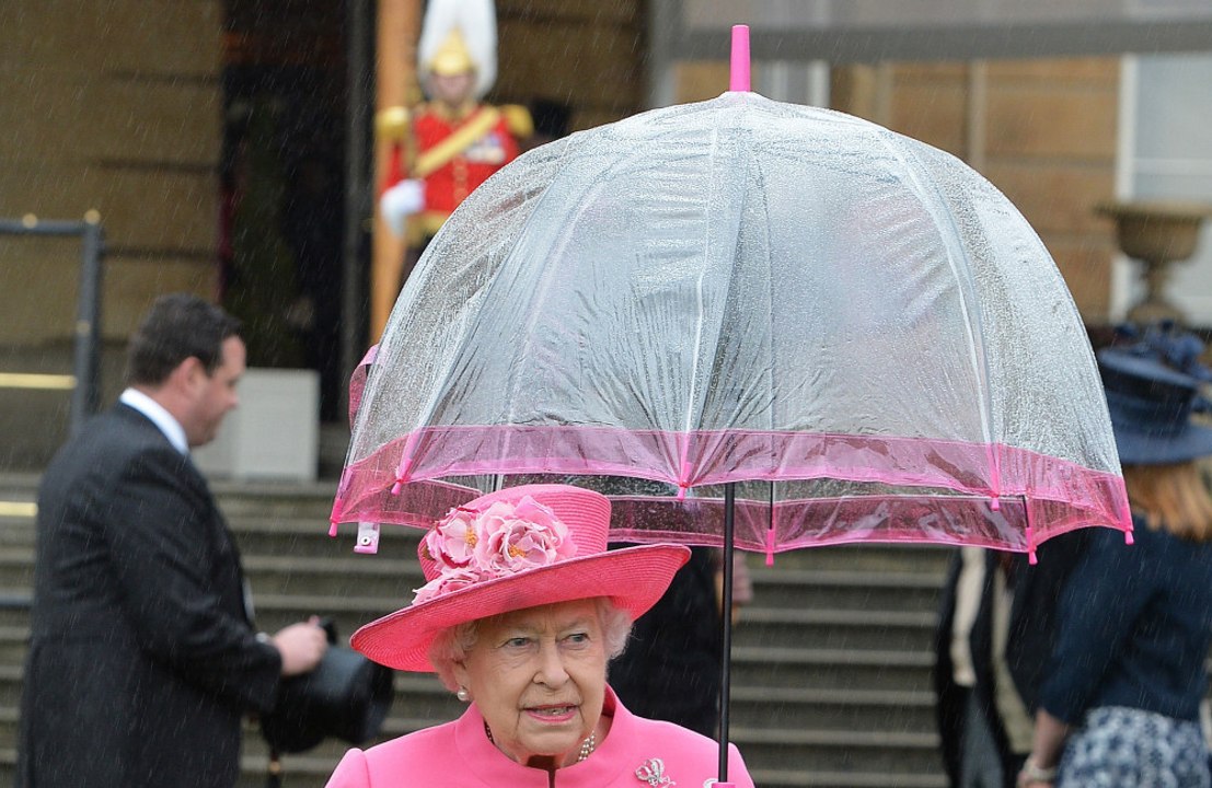 Queen Elizabeth: Drama in der Luft!