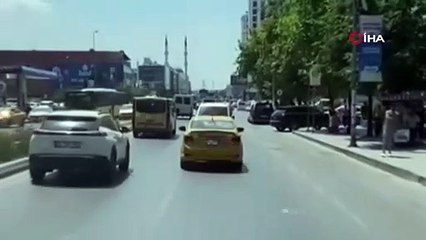 Dönüşü kaçıran sürücü trafikte metrelerce geri gitti