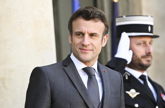 Emmanuel Macron offre un très beau cadeau à la Reine !